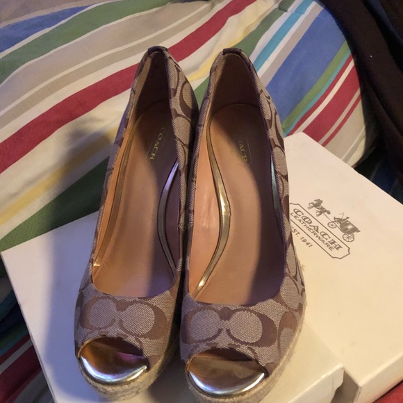 Coach - Picture 2 of 3